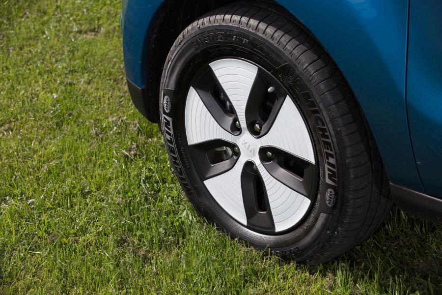 Колеса Kia Soul EV 2014 года  (UK) (фото 11 из 36)